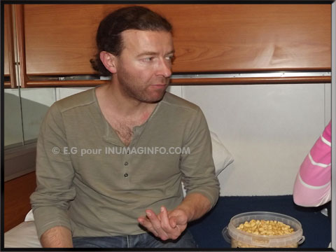 les passionnés en pleine discussion - INUMAGINFO.COM les 2cv du Club de Picardie
