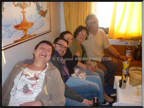 les passionnés en pleine discussion - INUMAGINFO.COM les 2cv du Club de Picardie
