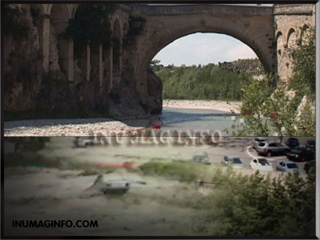 l'Ouvèze coule sous le pont romain de Vaison-la-Romaine. inumaginfo.com